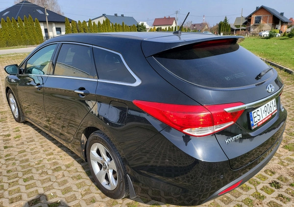 Hyundai i40 cena 31909 przebieg: 238000, rok produkcji 2011 z Sieradz małe 562